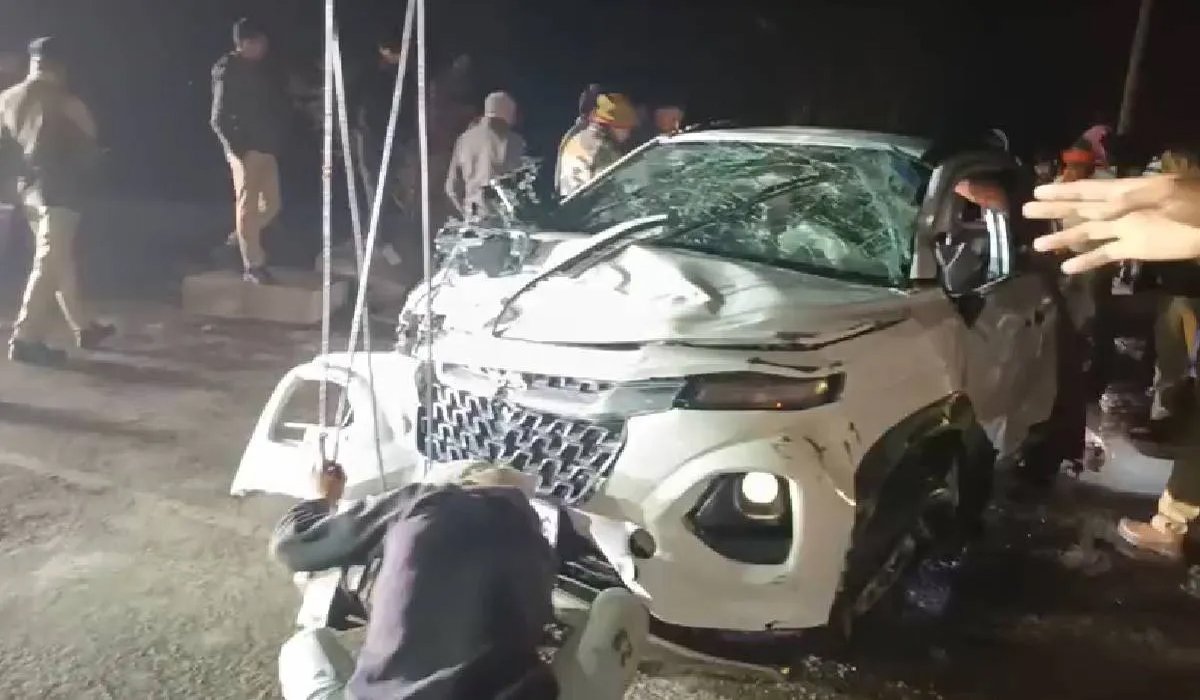 UP Accident : मथुरा में भीषण सड़क हादसा: नहर में गिरी कार, 4 युवकों की मौत