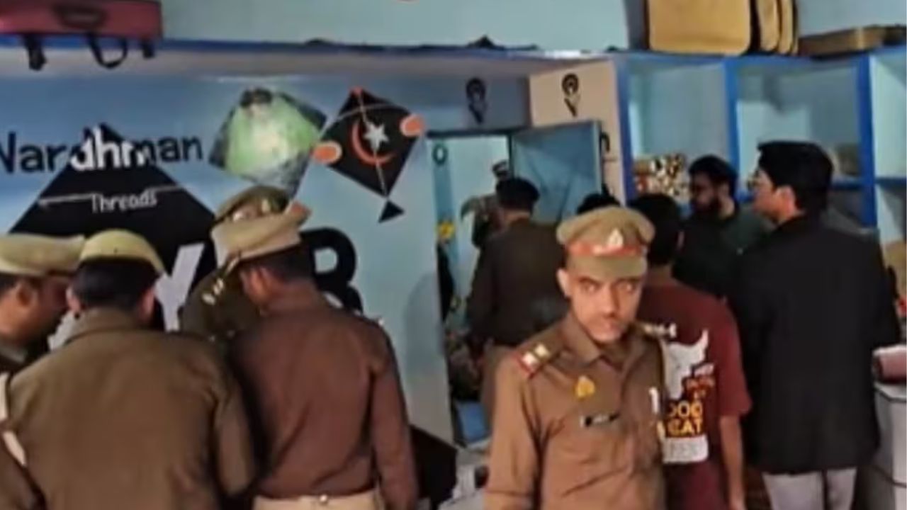 UP News : चाइनीज मांझे पर CM योगी की सख्ती के बाद ऐक्शन में पुलिस, पतंग की दुकानों पर छापे