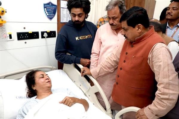 MP News : मुख्यमंत्री डॉ. मोहन यादव ने बिंदु चौहान से मुलाकात कर जाना स्वास्थ्य का हाल
