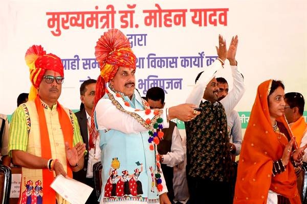 MP News : मुख्यमंत्री डॉ. मोहन यादव ने 171 करोड़ रूपए से अधिक के विकास कार्यों की दी सौगात, शहीद चंद्रशेखर आजाद की जन्मस्थली पर बनेगा यादगार पार्क