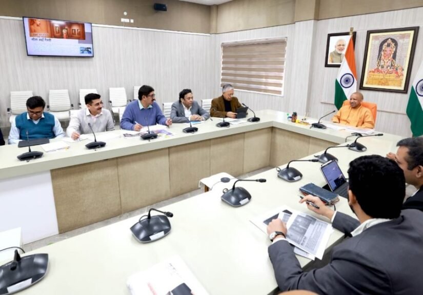 UP News : सीएम योगी ने आवास और शहरी नियोजन विभाग की समीक्षा की, लंबित आवंटनों के त्वरित निस्तारण का आदेश