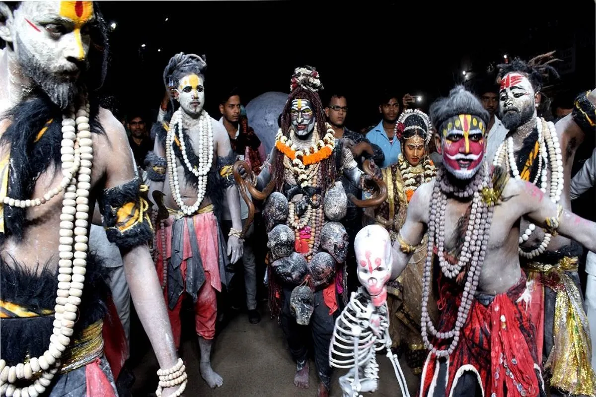 Raipur City News: भूत पिशाच संग निकली भोलेनाथ की बारात,उज्जैन की तर्ज पर पालकी में सवार हुए भगवान,लाखेनगर चौक में ट्रैफिक​ जाम