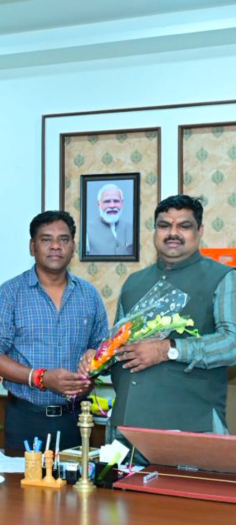 CG News: महासमुंद यादव समाज के प्रतिनिधियों ने मंत्री गजेंद्र यादव से की सौजन्य भेंट, सामाजिक विषयों पर हुई चर्चा 2 image 28