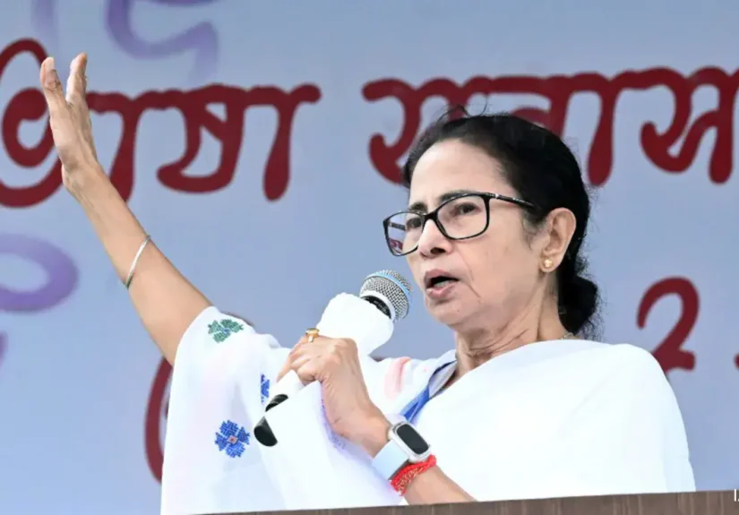 West Bengal Assembly Elections: बंगाल में ‘एकला चलो’ की राह पर TMC, ममता दीदी का ऐलान- विधानसभा चुनाव में बिना गठबंधन उतरेगी पार्टी, कांग्रेस को झटका