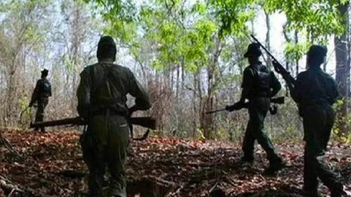 CG News : कांकेर में माओवादी नेता समेत दो माओवादियों ने हिंसा छोड़ आत्मसमर्पण करने का लिया फैसला