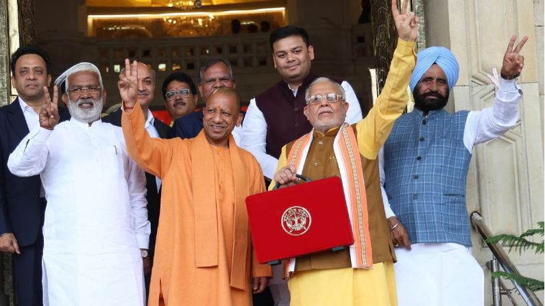 UP Budget 2026-27: 6 करोड़ लोग गरीबी से बाहर और 10 लाख नई नौकरियां, योगी सरकार के 10वें बजट कई अहम घोषणाएं