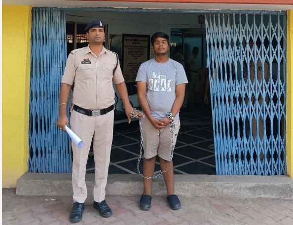Accused Aman Sharma arrested, who fled after defrauding a Raipur tour and travel businessman of dollars