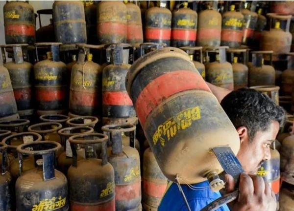 LPG cylinder crisis India