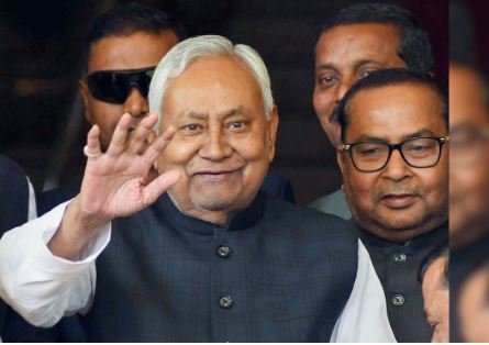 Nitish Kumar calls a meeting of MLAs and MPs, political activity intensifies in Patna