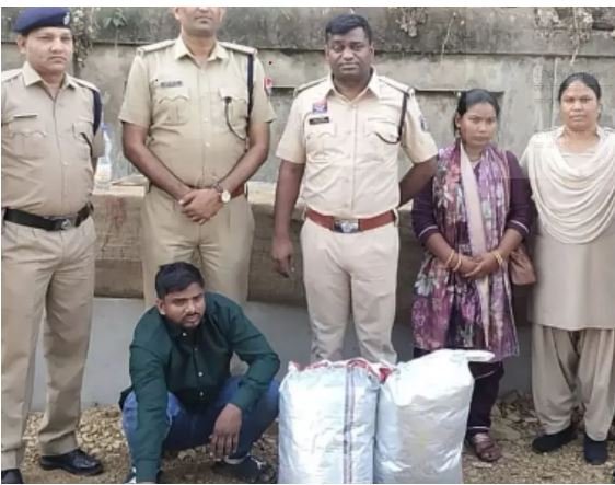 Raipur City Crime, Couple Smuggling Ganja Arrested at Raipur Station