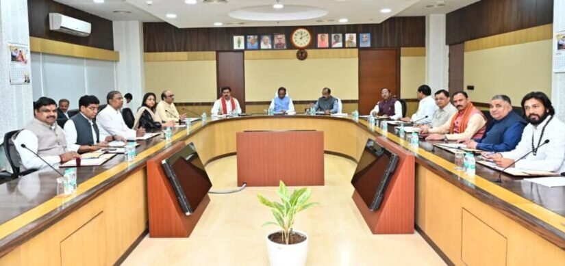 CG CABINET BREAKING