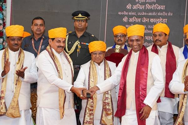 MP News : सम्राट विक्रमादित्य यूनिवर्सिटी में 30वां दीक्षांत समारोह: राज्यपाल मंगू भाई पटेल और CM डॉ. मोहन यादव हुए शामिल, 74 विद्यार्थियों को उपाधि, 107 को गोल्‍ड मेडल