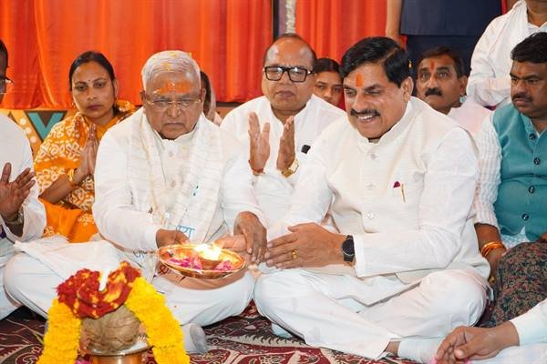 MP News : राज्यपाल मंगुभाई पटेल और मुख्यमंत्री डॉ. मोहन यादव ने उज्जैन में 662 करोड़ रुपए से अधिक के विकास कार्यों का किया भूमि-पूजन