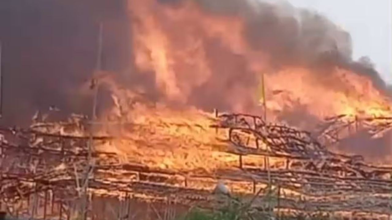 UP Breaking : अयोध्या में महायज्ञ स्थल पर लगी भीषण आग: पंडाल धू-धू कर जला, मौके पर पहुंची फायर ब्रिगेड की 6 गाड़ियां