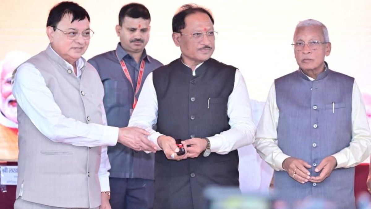 CG News : मुख्यमंत्री विष्णु देव साय ने श्रमिक सम्मेलन में 79 हजार से अधिक श्रमिकों के खातों में 27.15 करोड़ रुपये किए ट्रांसफर