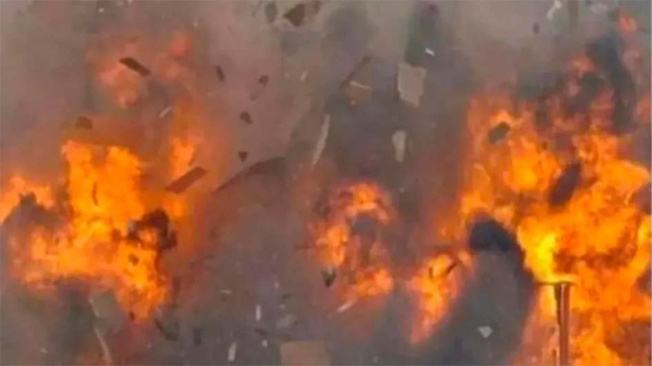 Comilla Temple Explosion : बांग्लादेश के कोमिल्ला में मंदिर के पास बम धमाका, पुजारी समेत तीन लोग घायल