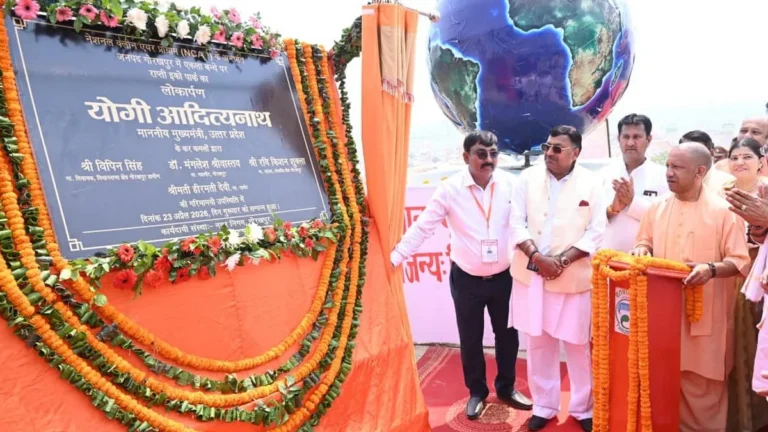 UP News : गोरखपुर को सीएम योगी ने 1055 करोड़ की दी सौगात, 497 परियोजनाओं का किया लोकार्पण और शिलान्यास