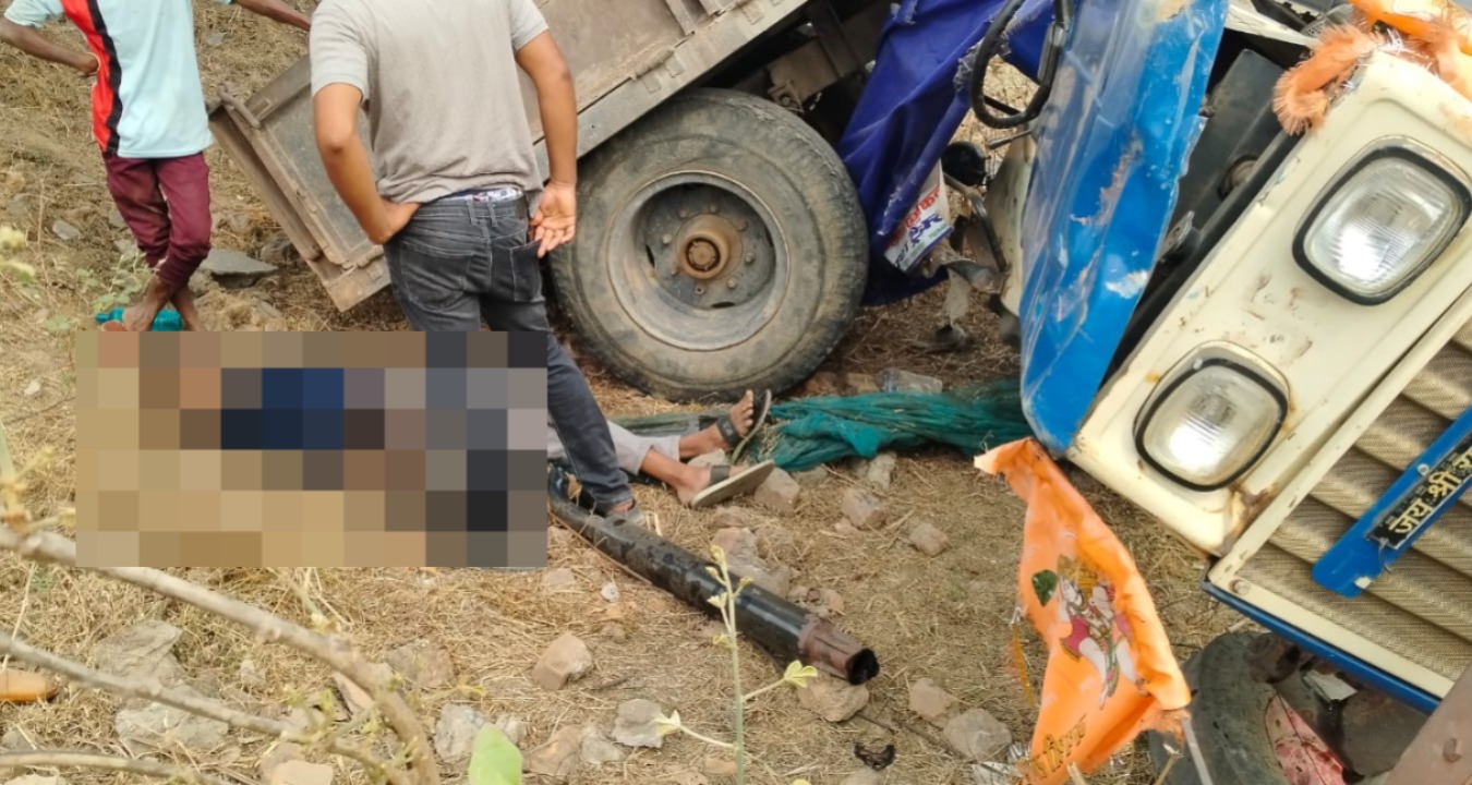 CG Accident: High-speed tractor lost control and overturned, driver died after being crushed.