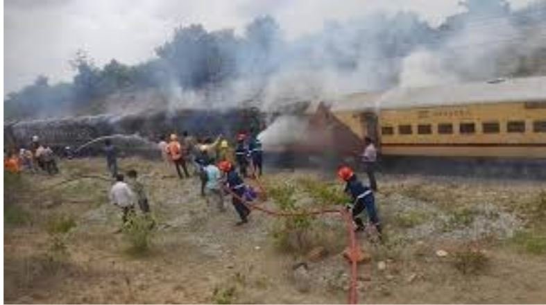Charminar Express Fire At Aler Railway Station Telangana-top