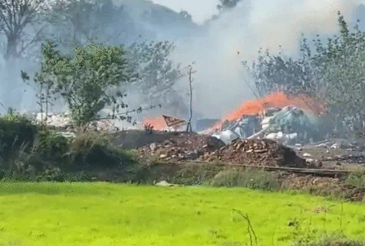 Firecracker Factory Blast Update: पटाखा फैक्ट्री में ब्लास्ट, 13 की मौत, चार जिलों से पहुंची मेडिकल टीम
