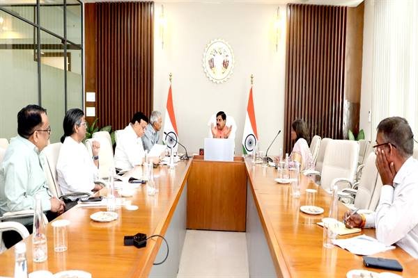 MP News : मुख्यमंत्री डॉ. मोहन यादव ने की सुगम संपर्कता परियोजना की समीक्षा बैठक, कहा- ग्रामीण क्षेत्रों में सड़क निर्माण में आधुनिक तकनीक का अधिक से अधिक करें उपयोग