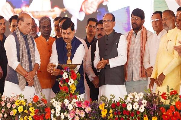 MP News : 3 दिवसीय उन्नत कृषि महोत्सव-2026 का शुभारंभ, केन्द्रीय रक्षा मंत्री राजनाथ सिंह, मुख्यमंत्री डॉ. मोहन यादव एवं केन्द्रीय कृषि मंत्री शिवराज सिंह हुए शामिल