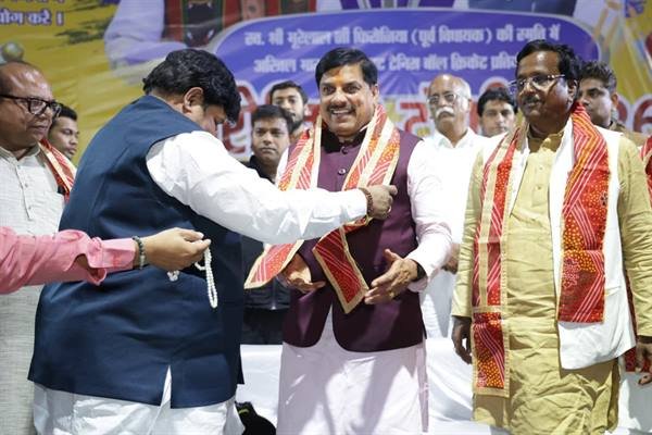 MP News : सीएम डॉ. मोहन यादव ने फिरोजिया ट्रॉफी फाइनल में बढ़ाया खिलाड़ियों का हौसला, विजेता-उपविजेता टीम के लिए पुरस्कार की घोषणा की