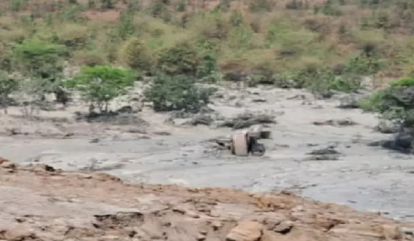CG Breaking: Major accident in Korba, JCB driver dies due to bursting of Rakhad dam, vehicle buried under debris