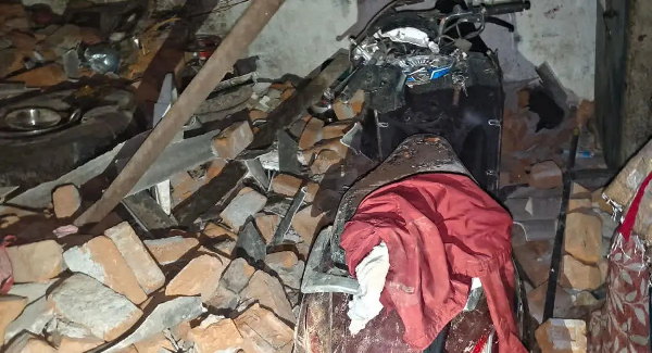 CG News: Wall of under-construction house collapses, family buried under debris, 3 injured including an innocent child