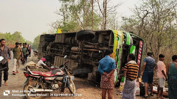 CG Accident: Uncontrolled bus overturned, one passenger's hand was cut, 3 including the driver were injured.