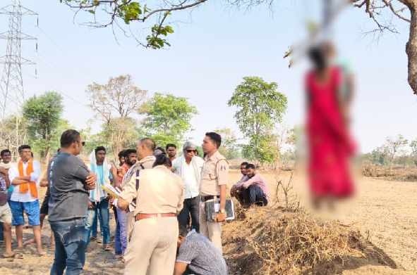 CG News: Bodies of a woman and a young man found hanging from the same noose, creating panic in the area