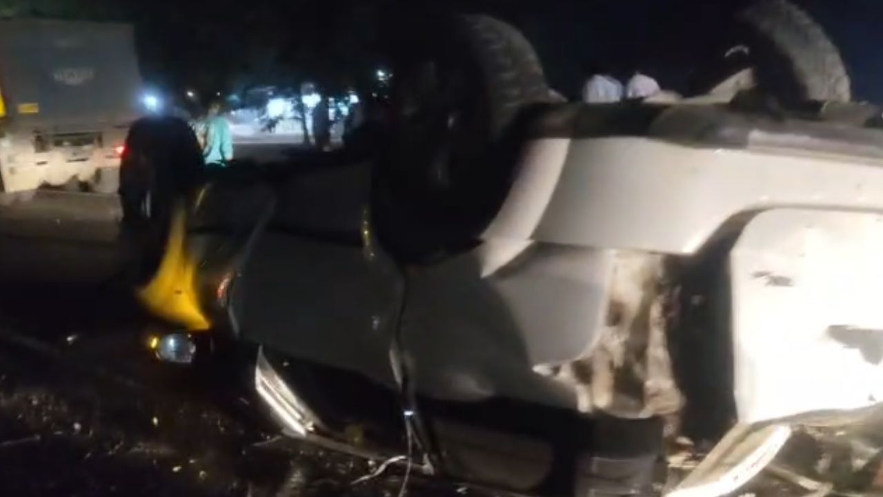 MP Accident : इंदौर-भोपाल मार्ग पर भीषण सड़क हादसा, कार पेड़ से टकराई; तीन युवकों की मौत, एक घायल