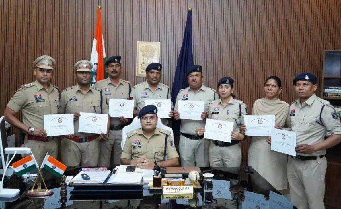 Raipur City News: रायपुर नॉर्थ जोन में कॉप ऑफ द मंथ की शुरुआत, सम्मानित हुए उत्कृष्ट पुलिसकर्मी, देखें किन्हें मिला सम्मान