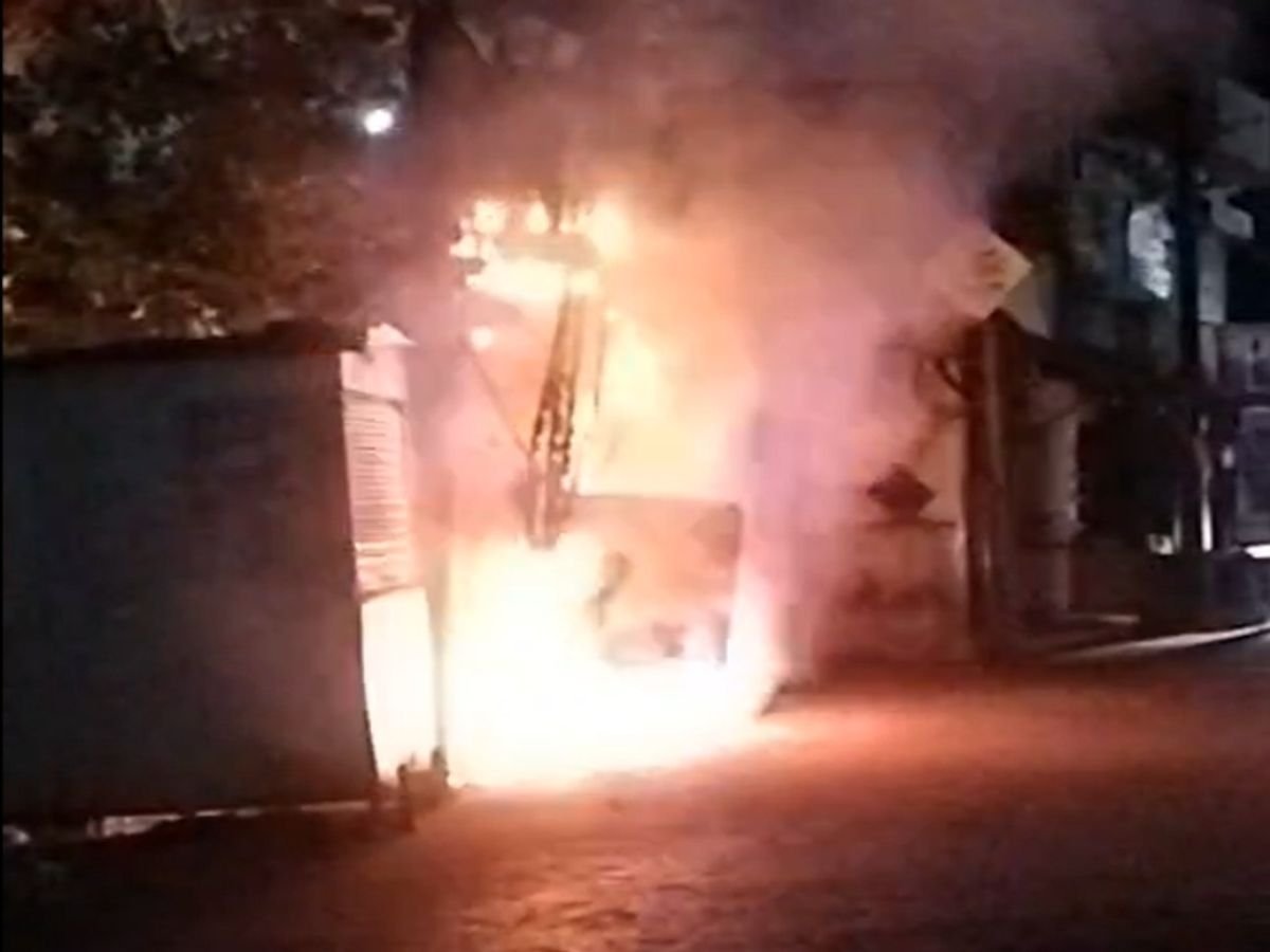 raipur-city-breaking-fire-breaks-out-in-a-transformer-in-bharat-mata-school-raipur-power-supply-suspended