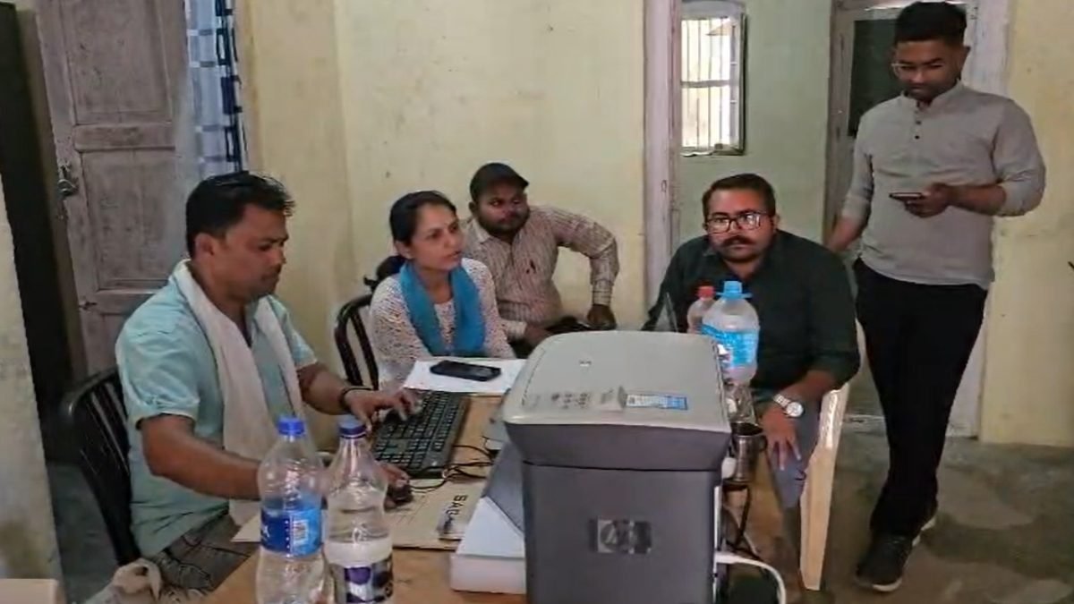 MP News: Lokayukta action, forest guard arrested for demanding 20,000 rupees and taking 5,000 rupees