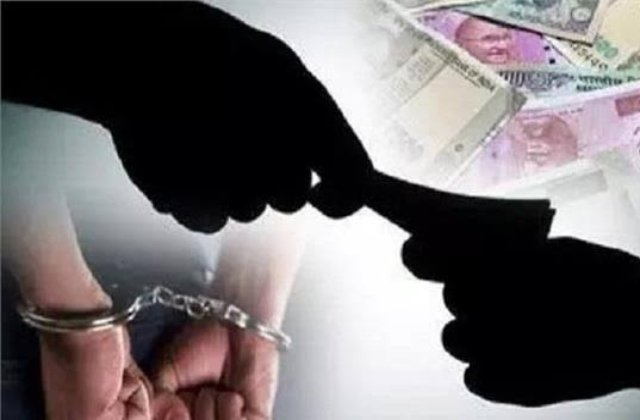 CG News: ACB tightens its grip on bribe-taking Patwari, arrested red-handed while accepting Rs 15,000