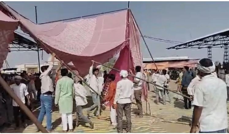 Ashta Bhagavat Katha Tent Collapse Tragedy: श्रीमद्भागवत कथा के दौरान पंडाल का टेंट गिरा, 25 से 30 श्रद्धालु घायल