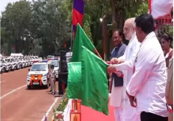 Amit Shah Chhattisgarh Visit: शाह ने 112 के 400 वाहनों को दिखाई हरी झंडी, पूरे प्रदेश में डायल 112 सेवा का विस्तार