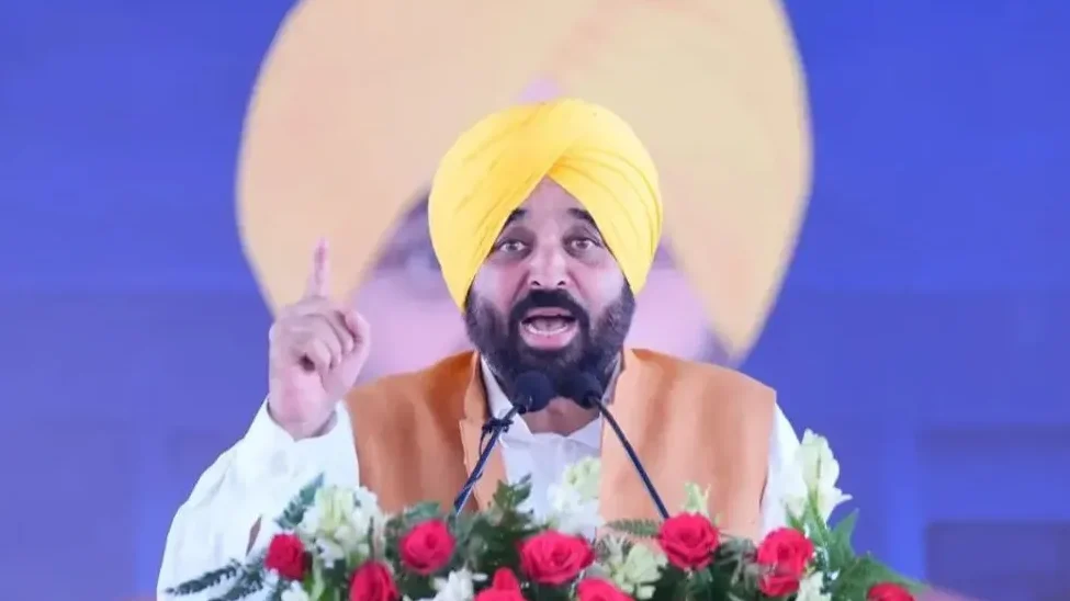 Punjab News : राष्ट्रपति से मिले CM भगवंत मान, AAP सांसदों के BJP में शामिल होने पर उठाया दलबदल का मुद्दा