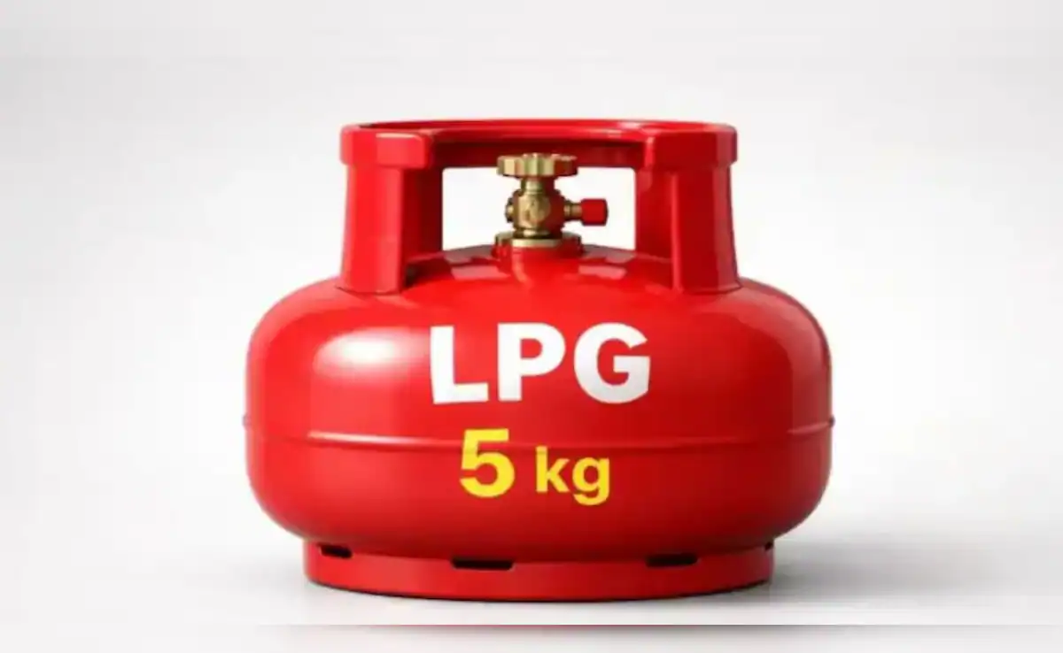 LPG Gas Price Hike: 5 किलो वाला ‘छोटू’ सिलेंडर हुआ महंगा, अब ₹1754 में मिलेगा; कमर्शियल सिलेंडर पर भी भारी बढ़ोतरी