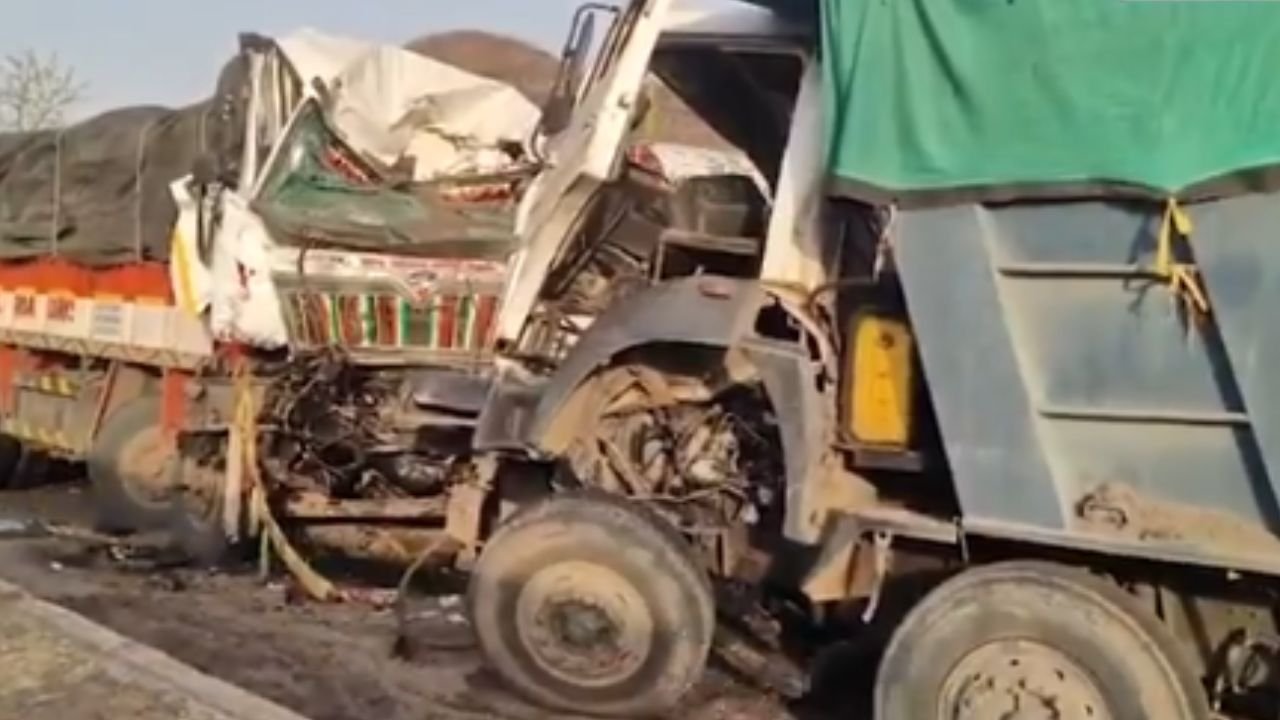 Dhule Road Accident : मुंबई-आगरा हाईवे पर कई वाहन आपस में भिड़े; 6 की मौत, 26 घायल