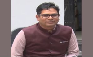 CG News: पीएम की अपील का असर: वित्त मंत्री ओपी चौधरी ने छोड़ा वीआईपी प्रोटोकॉल, भाजपा नेता ई-रिक्शे से पहुंचे पार्टी दफ्तर