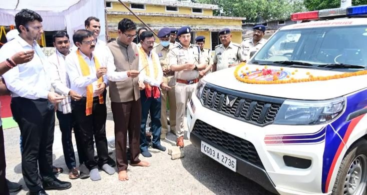 CG Dial 112 Service: वित्तमंत्री ओपी चौधरी ने CG डॉयल 112 के 16 अत्याधुनिक ईआरव्ही वाहनों को दिखाई हरी झंडी,कहा-पुलिस की प्रतिक्रिया क्षमता होगी मजबूत