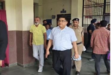 DMF Scam Case: डीएमएफ घोटाला मामले में पूर्व आईएएस अनिल टुटेजा को सुप्रीम कोर्ट से जमानत,कल हो सकती है रिहाई