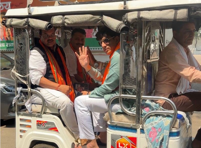 Impact of PM Appeal Finance Minister OP Choudhary Foregoes VIP Protocol BJP Leader Arrives at Office in E Rickshaw