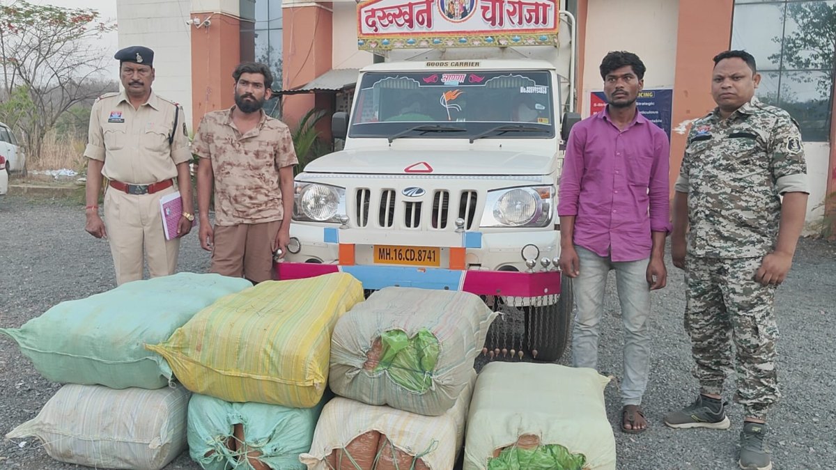 CG Crime: Ganja worth crores recovered from vegetable cart, smuggled hidden behind carats, two arrested