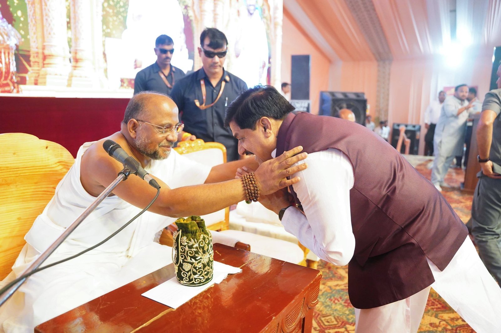 MP News : मुख्यमंत्री डॉ. मोहन यादव जैन मुनि आचार्य श्री के पावन सान्निध्य में आयोजित भव्य प्रतिष्ठा महोत्सव में हुए सम्मिलित