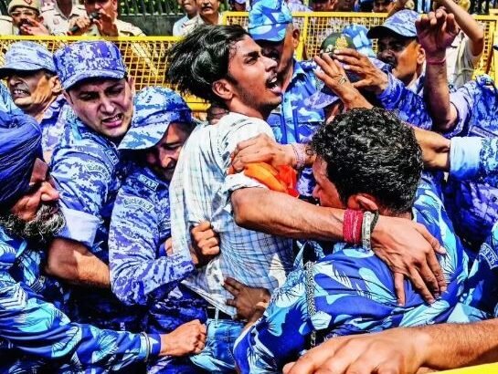 Nashik NEET Paper Leak case: नासिक में नीट पेपर लीक मामले में सीबीआई ने अहिल्यानगर से दूसरा आरोपी धनंजय लोखंडे गिरफ्तार