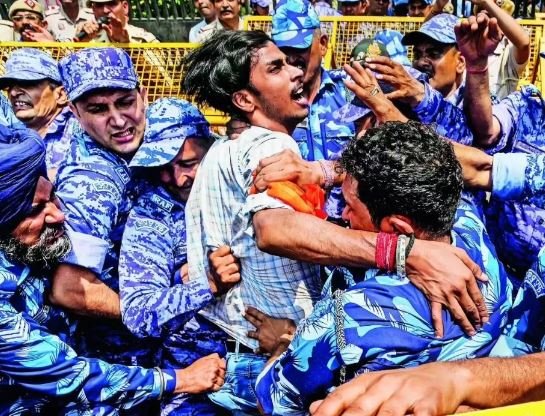 Nashik NEET Paper Leak case: नासिक में नीट पेपर लीक मामले में सीबीआई ने अहिल्यानगर से दूसरा आरोपी धनंजय लोखंडे गिरफ्तार