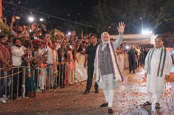 PM Modi Visit BJP Office